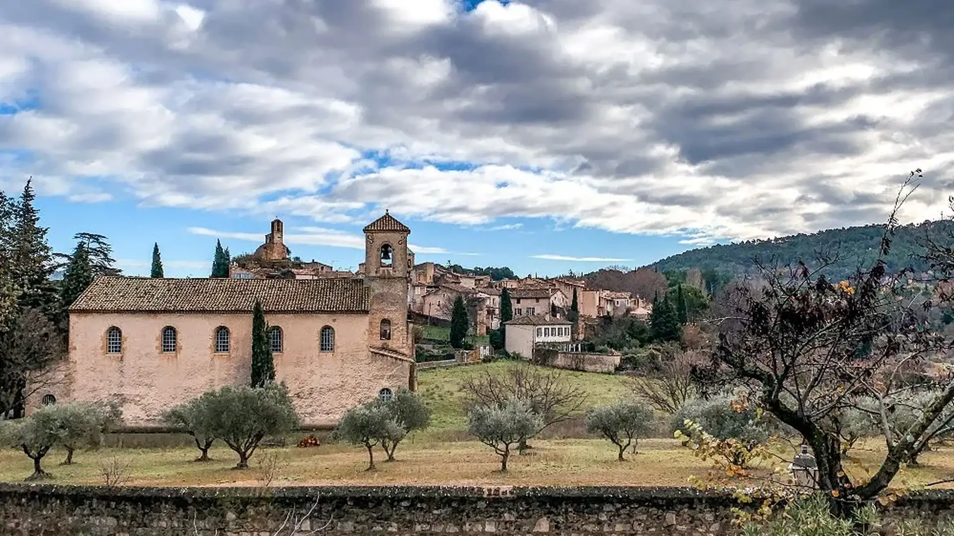 Lourmarin église et village
